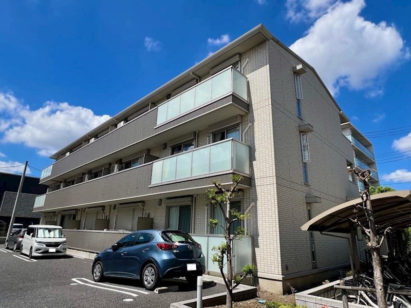 建物外観　獨協大学前駅徒歩５分（４００ｍ）
