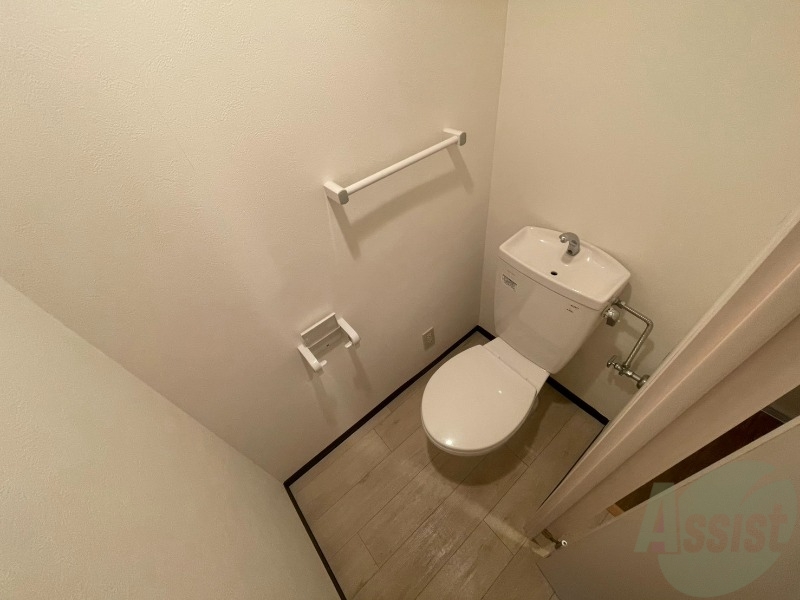 トイレ　こちらはトイレです。清潔感があり、安心して使用できます。