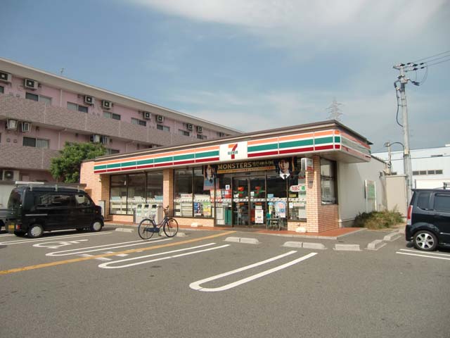 コンビニ　セブンイレブン 八尾北亀井町店（コンビニ）まで488m