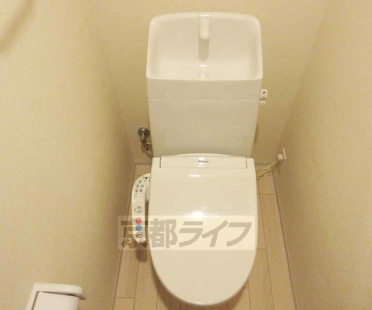 トイレ　嬉しいウォシュレット付き