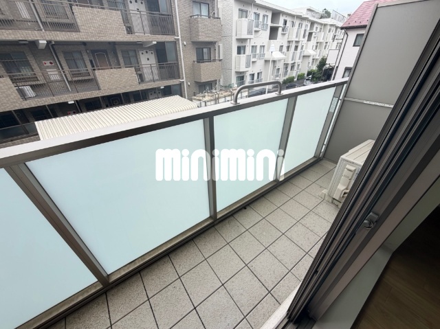 バルコニー　同間取りの別部屋写真です。