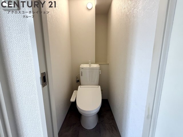トイレ　温水洗浄便座付きのトイレです♪