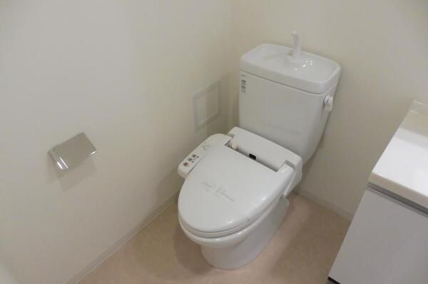 ＪＲ山手線 目黒駅 徒歩7分 10階建 築19年のトイレ写真