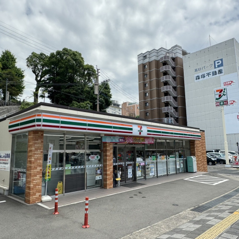コンビニ　セブンイレブン佐世保市役所前店（コンビニ）まで275m