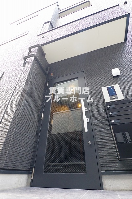 建物外観　オシャレな3階建てのハイツです！