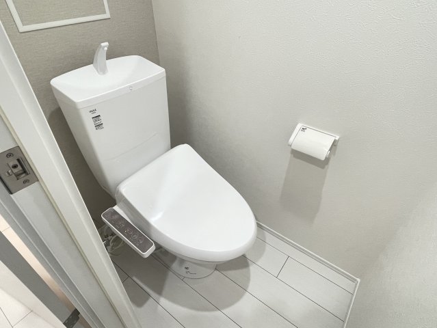 都営大江戸線 牛込神楽坂駅 徒歩2分 3階建 築1年のトイレ写真