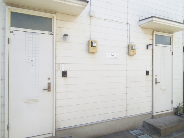エントランス　なんともおしゃれな雰囲気です！