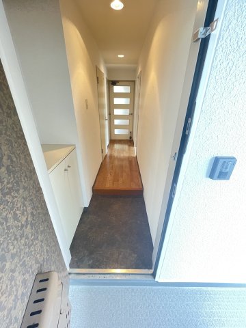 ＪＲおおさか東線 ＪＲ淡路駅 徒歩10分 5階建 築33年の玄関写真