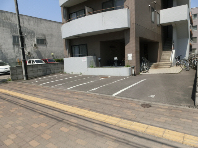 駐車場　駐車場