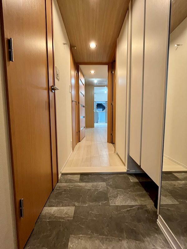 玄関　※別部屋の参考写真です。