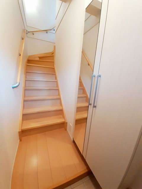 上毛電鉄 三俣駅 徒歩20分 2階建 築16年の玄関写真