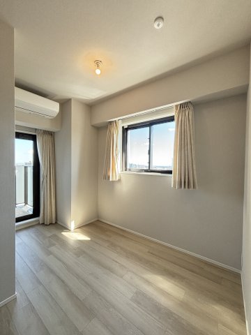プラウドタワー本町二丁目の居間写真