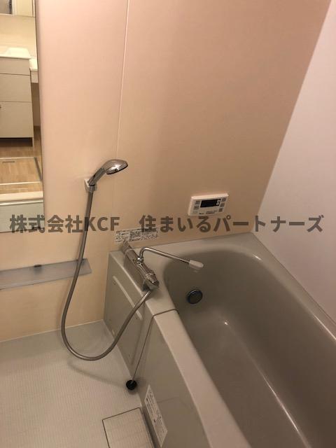 バス・シャワールーム　コンパクトで使いやすいお風呂です