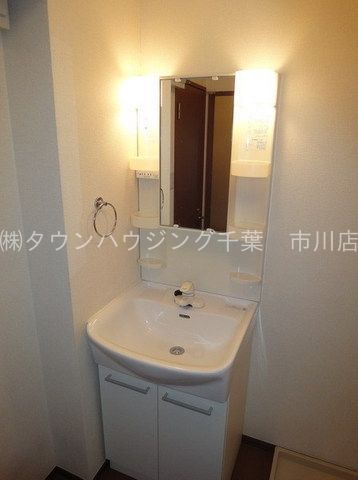 洗面設備　生活に便利な独立洗面台