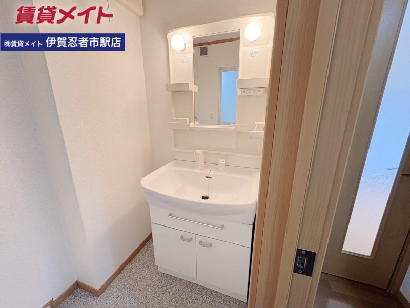 洗面設備　同型参考写真