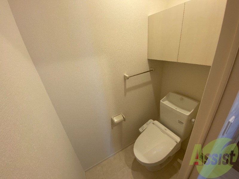 トイレ　トイレはウォシュレット機能付きです。安心して使用できますね。