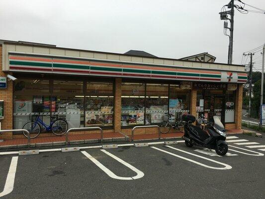 コンビニ　セブンイレブン横浜岡村４丁目店（コンビニ）まで427m