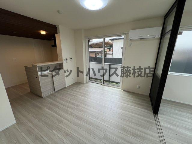 ＪＲ東海道本線 焼津駅 徒歩16分 2階建 築4年の居間写真