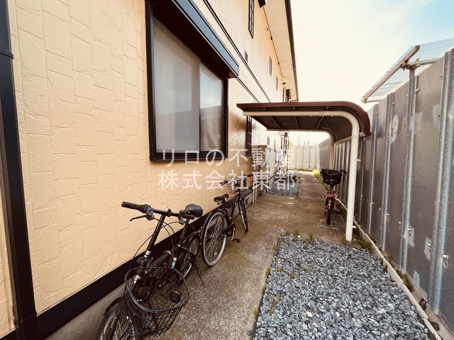 その他共有部分　雨の日でも安心して止められる屋根付の駐輪場です☆