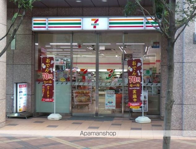 コンビニ　セブン－イレブン港区三田１丁目店（コンビニ）まで558m