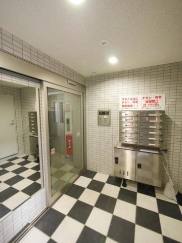 エントランス　落ち着いたエントランスです