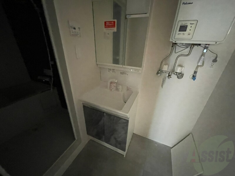 洗面設備　独立洗面台です。大きくてよいですね。シャンプーもできます。