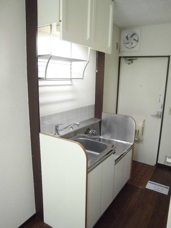 小田急線 下北沢駅 徒歩8分 2階建 築42年のキッチン写真