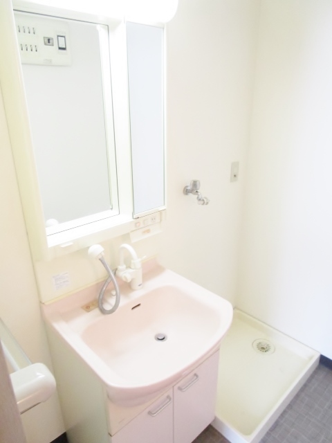洗面設備　別部屋参考写真です