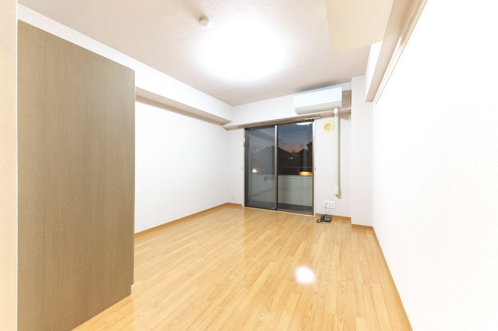 アヴニール七番館の居間写真