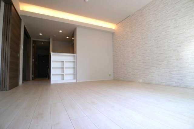 居室・リビング　同物件別部屋