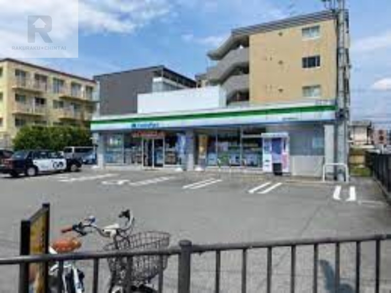 コンビニ　ファミリーマート豊中長興寺北店（コンビニ）まで349m