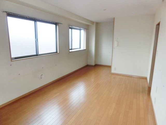その他部屋・スペース　広いリビングです。