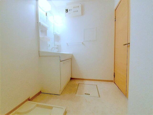洗面設備　コンパクトで使いやすい洗面所