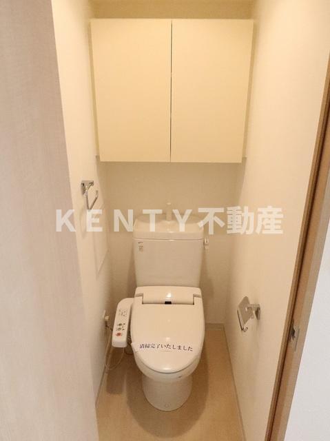トイレ　落ち着いた色調のトイレです