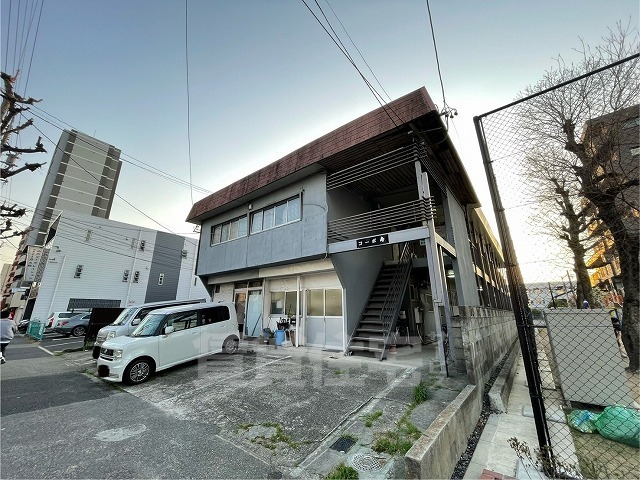名古屋市昭和区川原通のアパートの建物外観