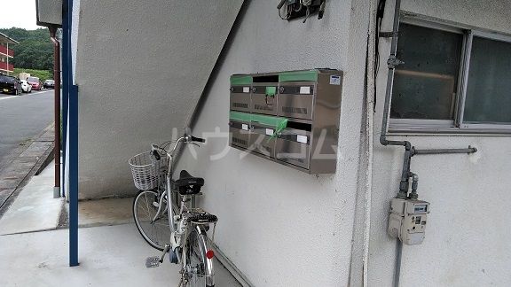 【南丹市園部町小山西町のアパートのエントランス】