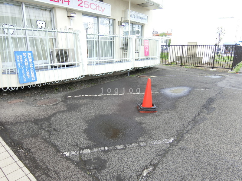 【札幌市北区北二十五条西のマンションの駐車場】