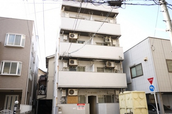 【広島市東区矢賀新町のマンションの建物外観】