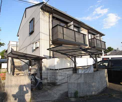 京都市伏見区桃山羽柴長吉西町のアパートの建物外観