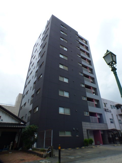 北九州市若松区中川町のマンションの建物外観