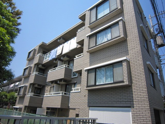 武蔵野市境のマンションの建物外観