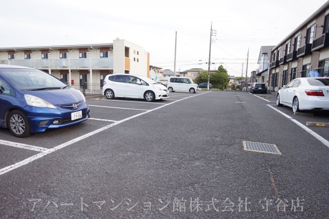 【レオパレスヴェルヴェデーレの駐車場】