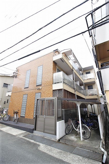 東大阪市本町のマンションの建物外観