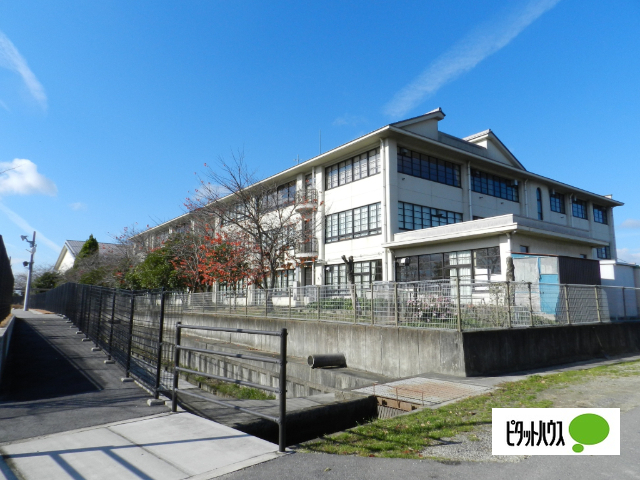 【近江八幡市若宮町のアパートの小学校】