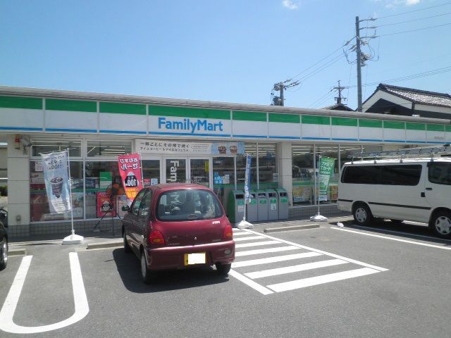 コンビニ　ファミリーマート四日市山分店（コンビニ）まで856m