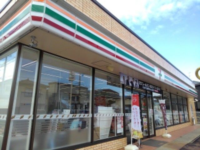 【三条市南四日町のアパートのコンビニ】