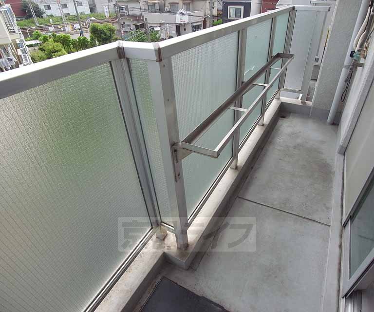 【長岡京市馬場のマンションのバルコニー】