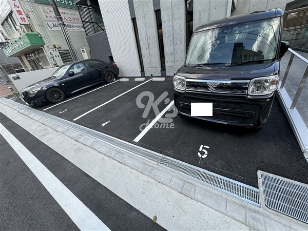 【明石市西新町のマンションの駐車場】