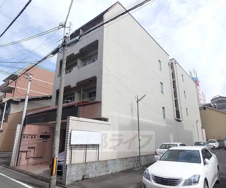 【京都市下京区下鱗形町のマンションの建物外観】