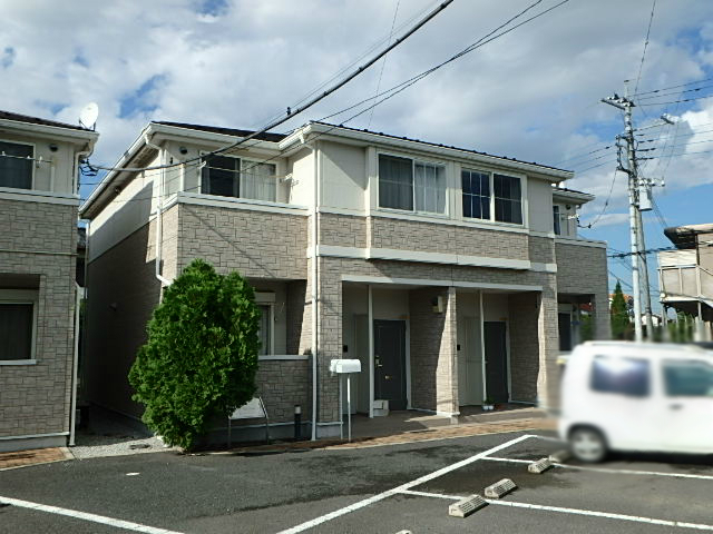 栃木市平井町のアパートの建物外観